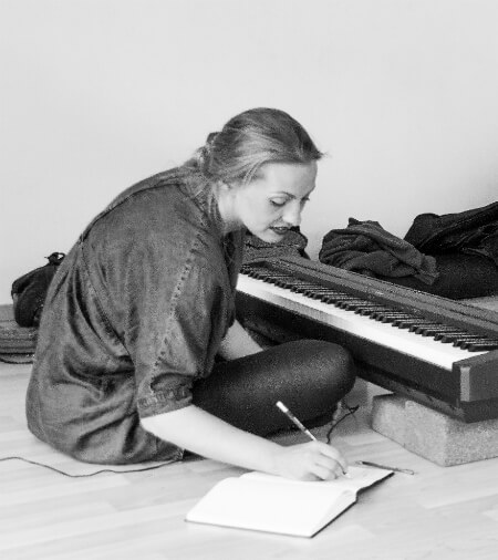 Suzy von Sonntag at Learn to Play Piano in One Day Workshop with Kara Johnstad photo by Matthias Fuchs